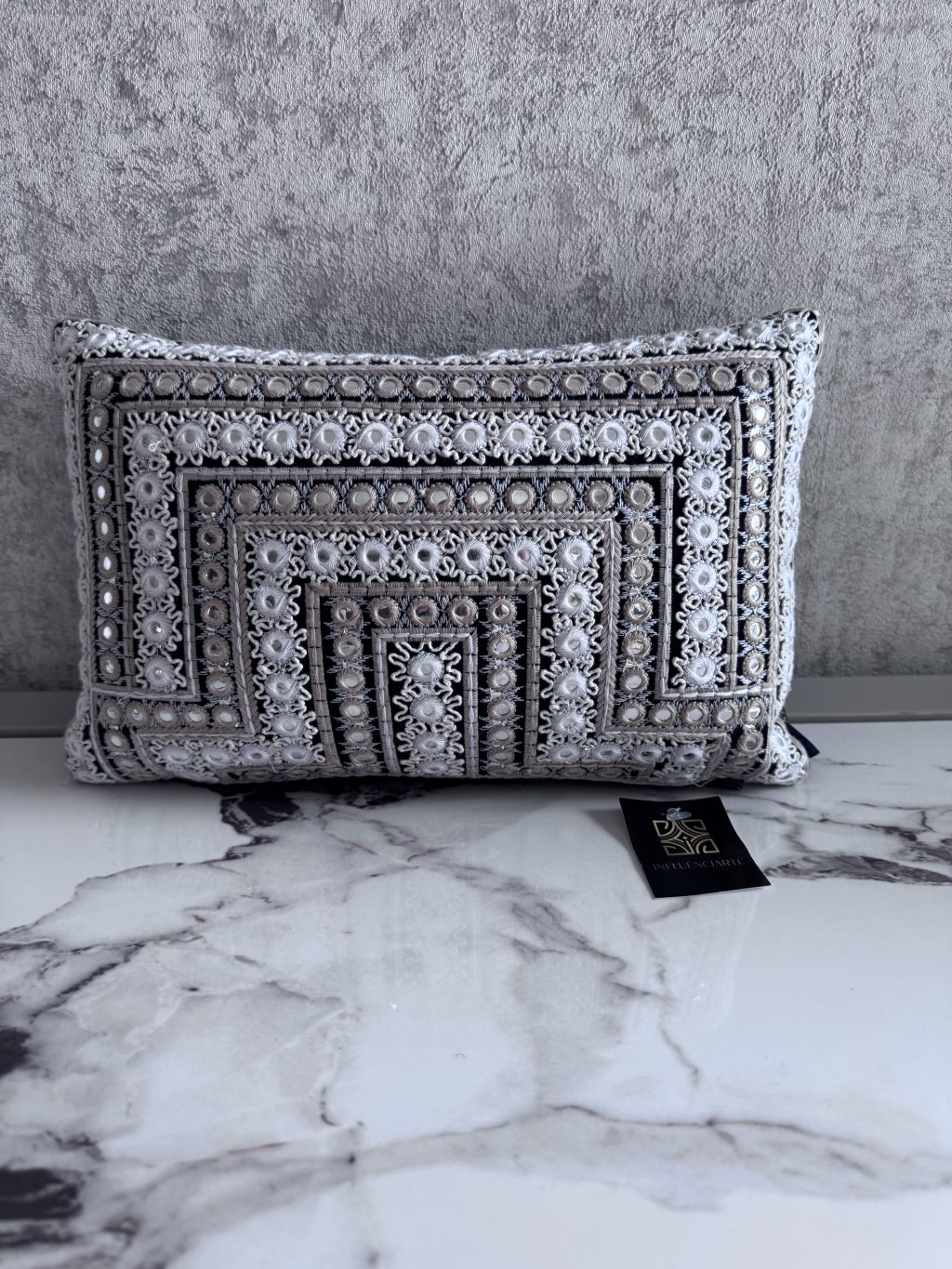 Almofada Branca com espelho