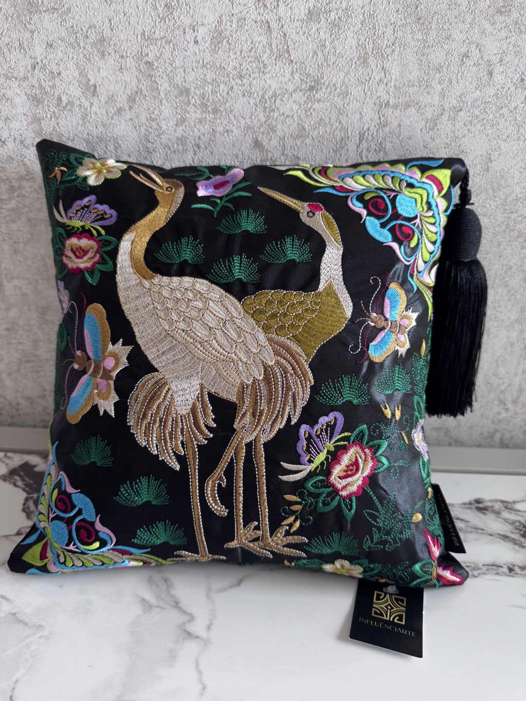 Almofada Negra com pássaro
